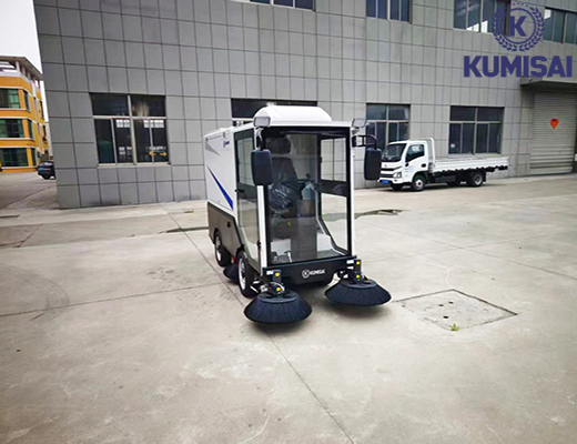 Xe quét rác ngồi lái Kumisai KMS - 155L - 6